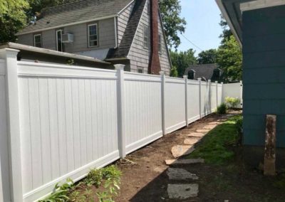 vinyl fence sideyard